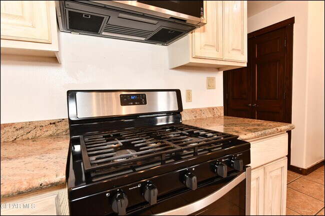 Building Photo - 7318 Corona Del Sol Dr