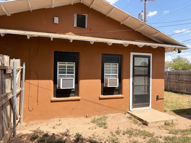 Building Photo - 3111 Amherst St
