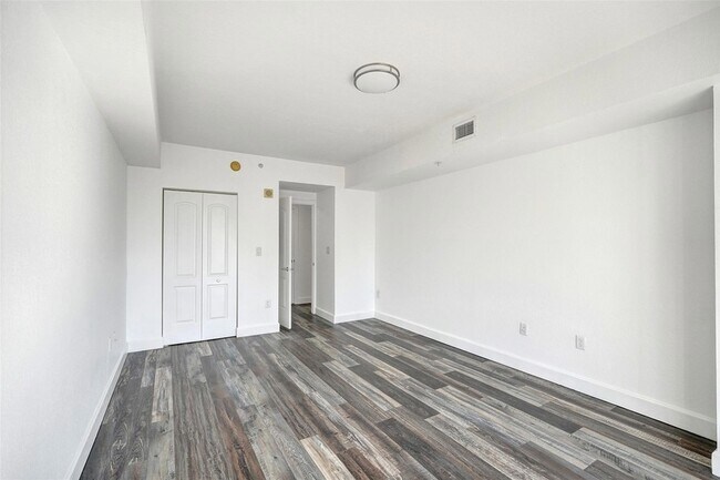 Building Photo - 1830 Radius Dr