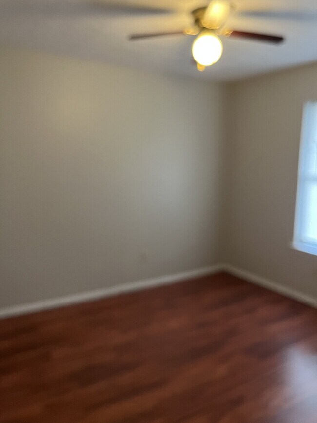 Building Photo - "Spacious 3-Bedroom Oasis with 2 Full Bath...