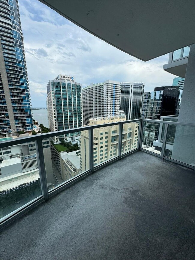 Building Photo - 1060 Brickell Ave