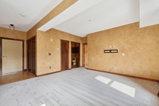 Building Photo - 1 BR/1 BA Crocus Hill Charmer!