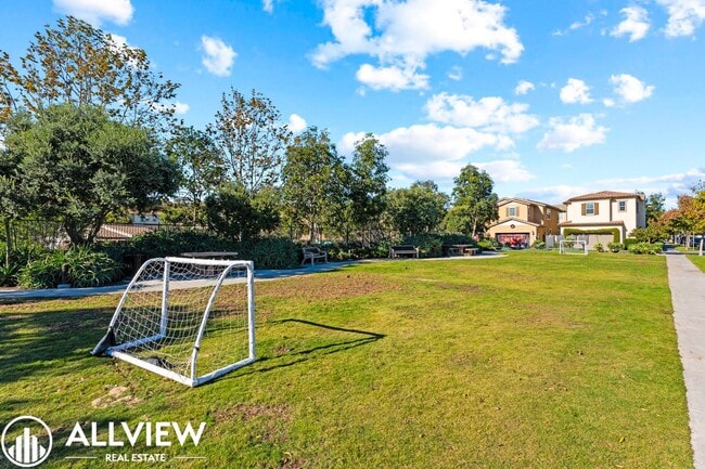 Building Photo - Turnkey 2 Bedroom, 2.5 Bath End Unit Townhome Available NOW in Rancho Mission Viejo!