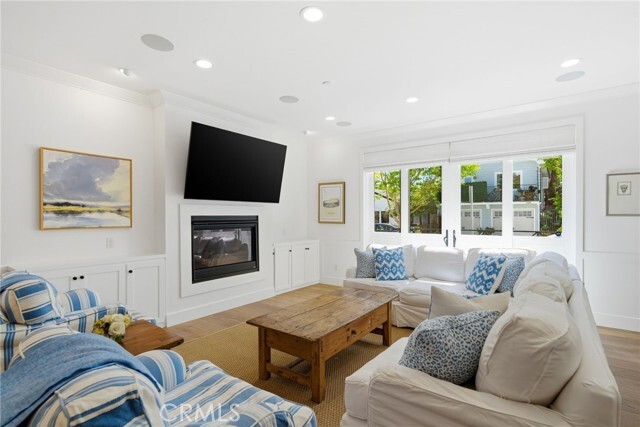 Building Photo - 305 Montero Ave