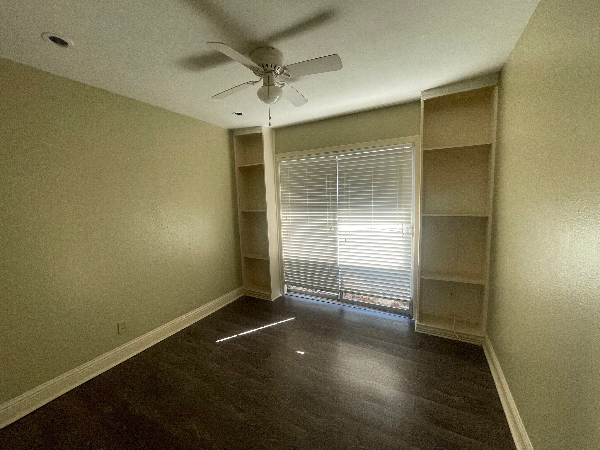 Building Photo - 7906 Pecan Villas Dr