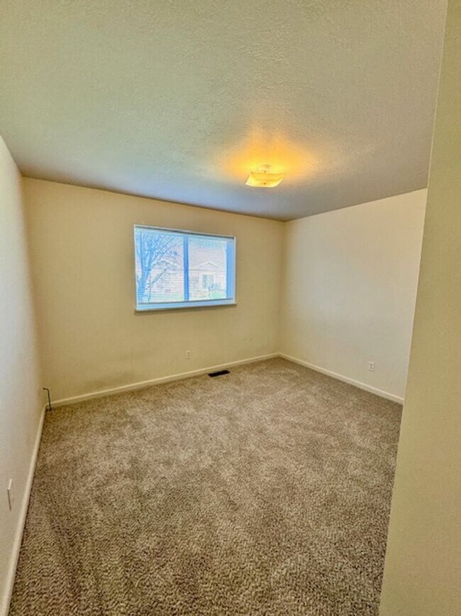 Building Photo - 3 Bedrooms, 2 Bathroom 4-plex; less than 2 miles to MSU