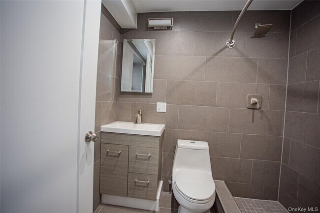 Building Photo - 470 E Broadway