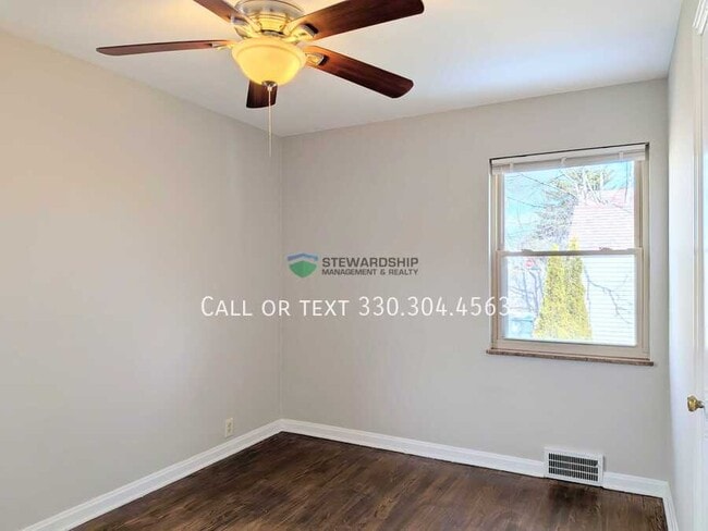 Building Photo - 1303 23rd St NE