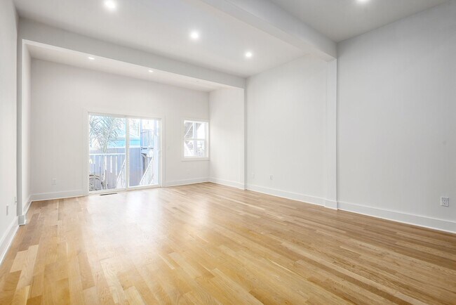 Building Photo - Sleek and modern 2 bed/2 bath in the heart of The Mission -- Walkers dream -- Must See!