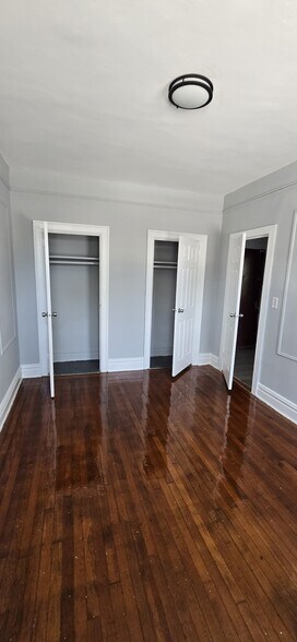 749 Chancellor Ave 304 - 20 Cornell St
