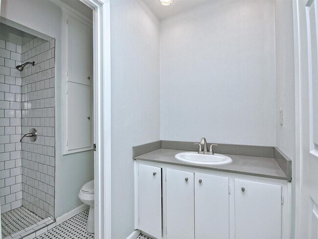 Building Photo - 6501 Highpoint Cove