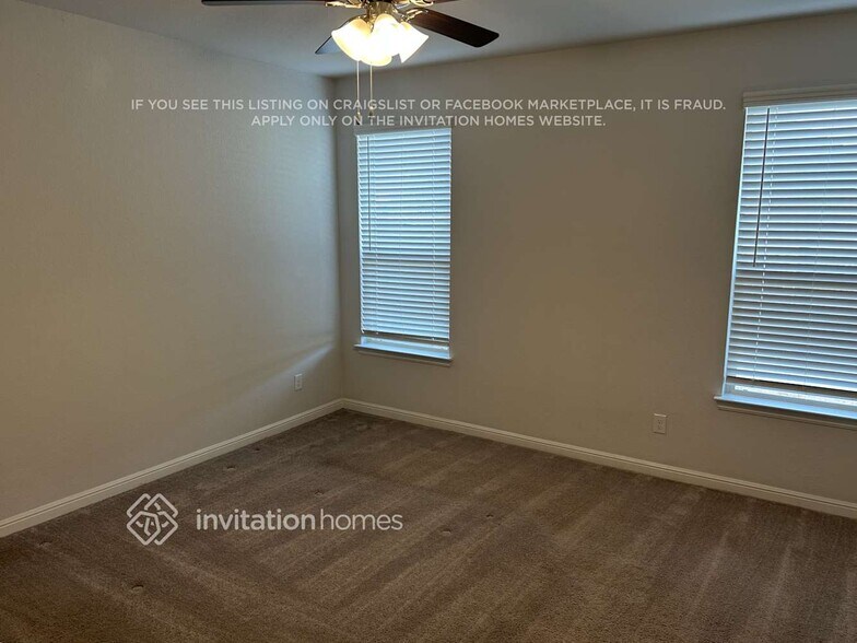 Building Photo - 2512 Candle Ln