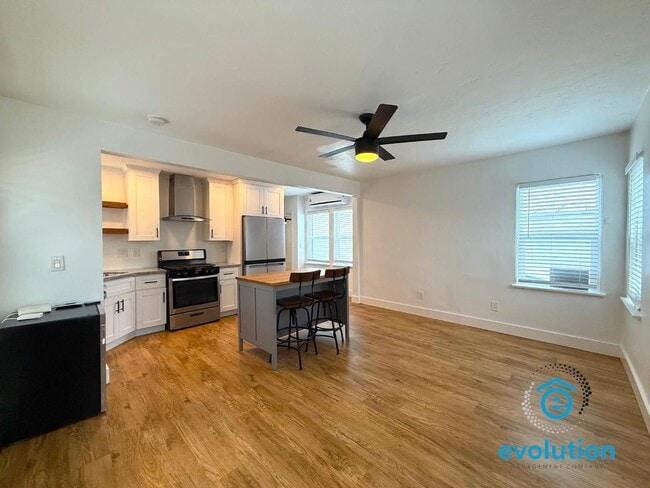 Building Photo - 4064 Laverne Pl