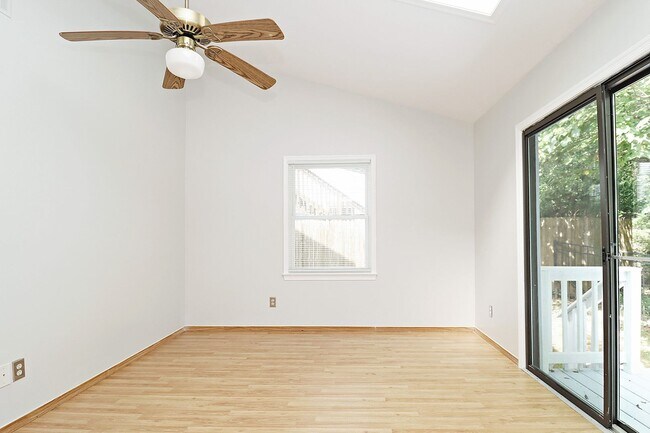 Building Photo - 502 Moseley Dr