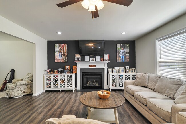 Building Photo - 150 Cilento Dr