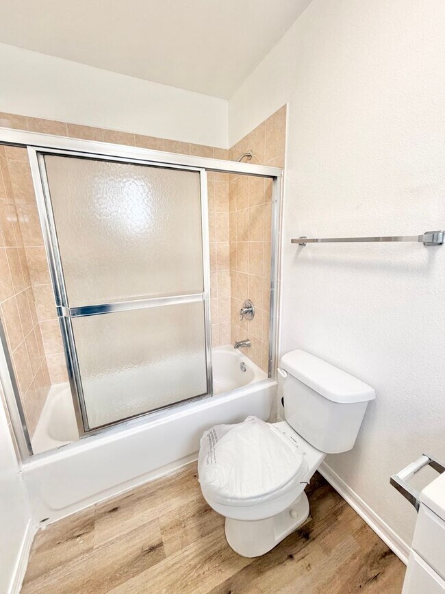 Building Photo - 138 W 93rd St