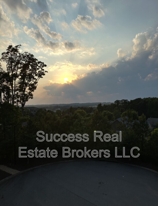Building Photo - 1231 Ridenour Ln