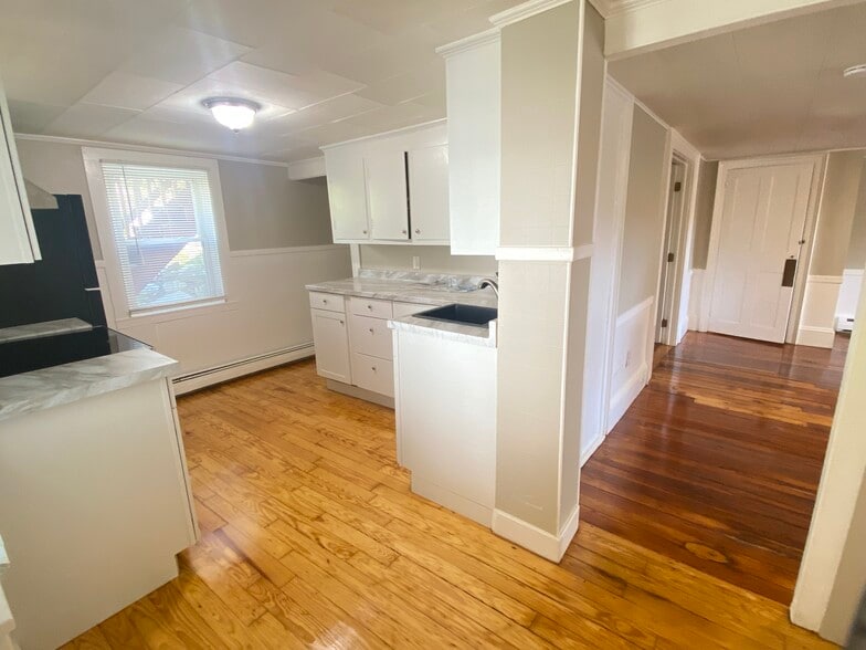 Building Photo - 82 Riverside St