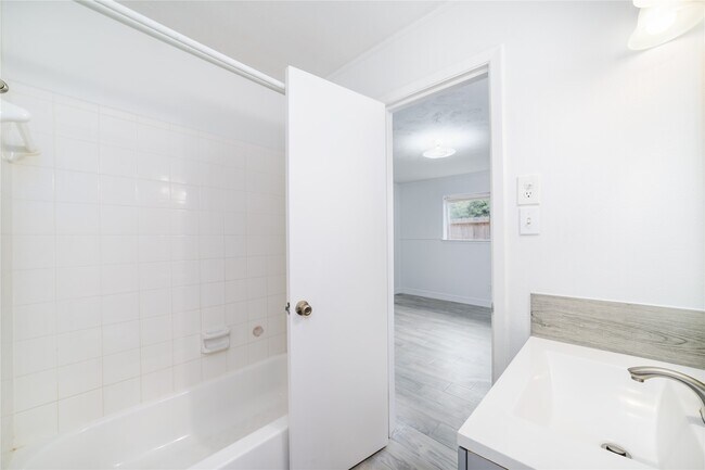 Building Photo - 10830 Sela Ln