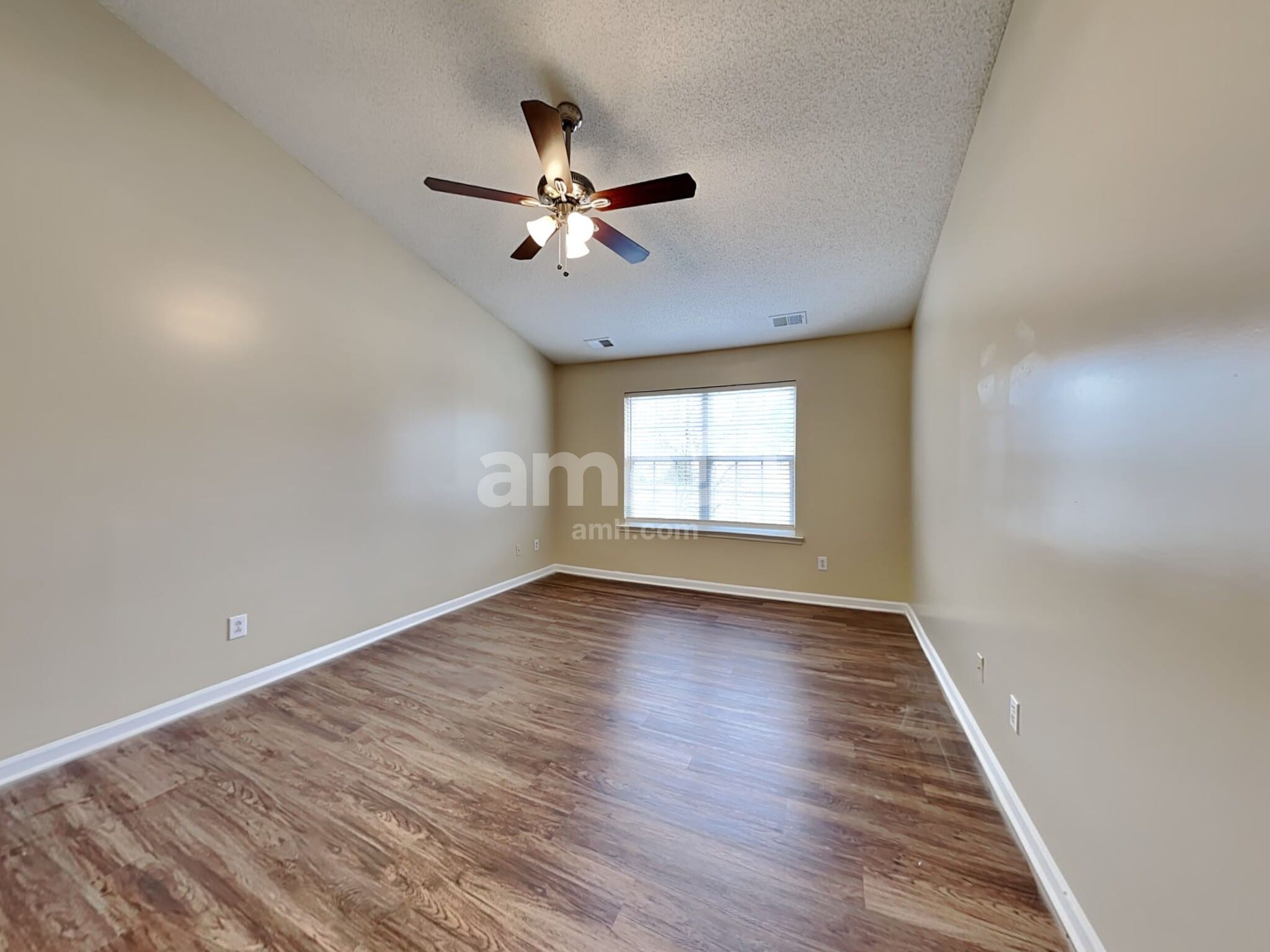 Building Photo - 542 Birchtree Valley Ct