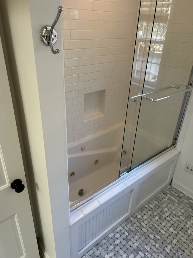 Building Photo - 6035 Riverside Dr