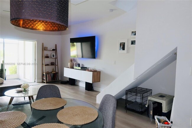 Building Photo - 16755 Hemingway Dr