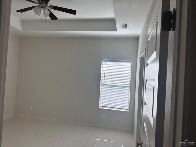 Building Photo - 7 Nightingale Ave