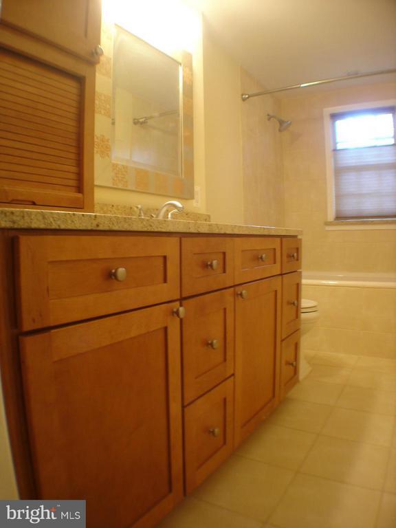 Building Photo - 806 S Arlington Mill Dr