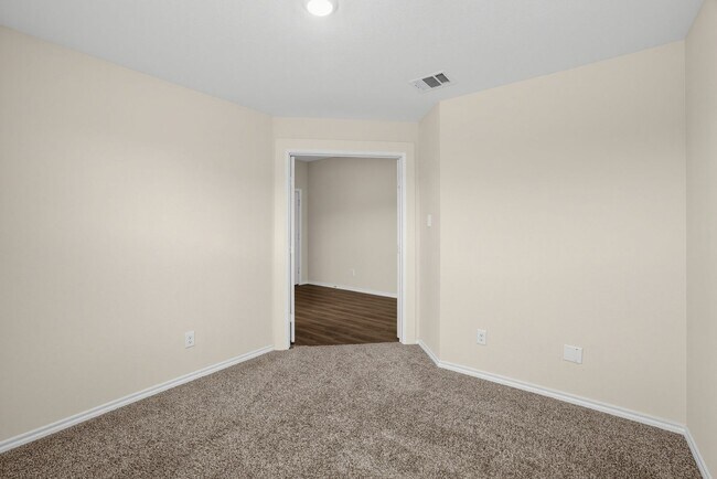 Building Photo - 116 Sir Barton Ln
