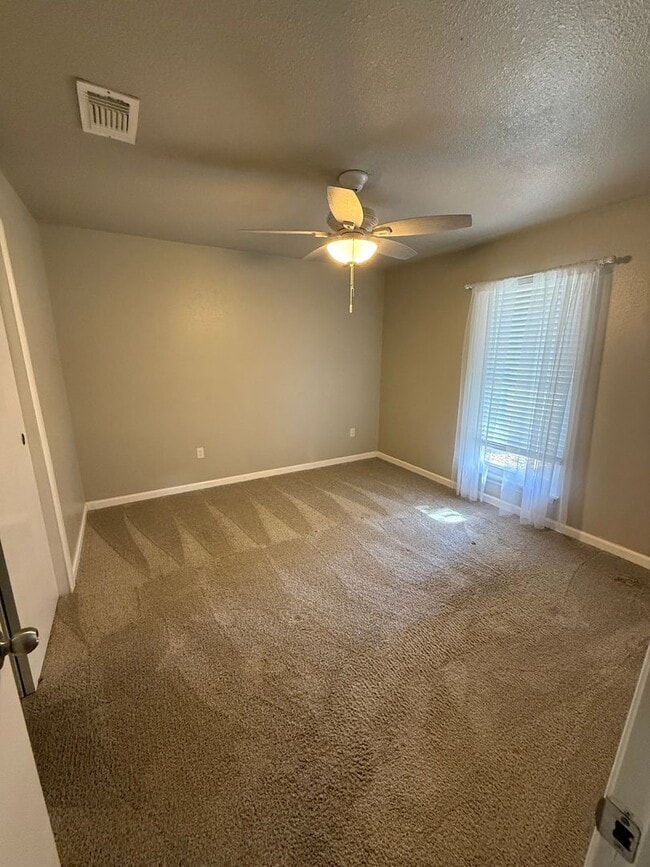 Building Photo - $500 OFF THE FIRST FULL MONTHS RENT!!! walking distance to TCU!! Brick 4 bed 2 bath 2 car Garage ...
