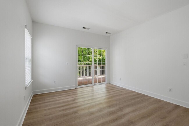 Building Photo - 4846 Bevendean Dr