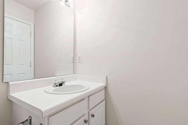 Building Photo - Prime Morrisville Location – Updated 3BR T...