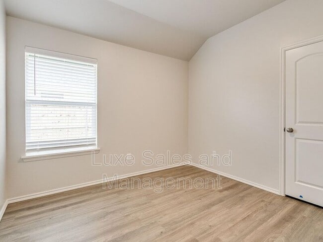 Building Photo - 10526 Utica Dr