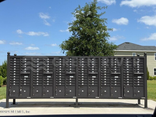 Building Photo - 2717 White Cedar Ln