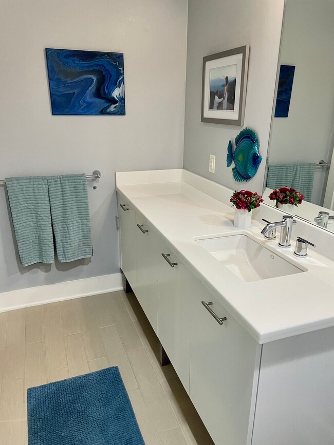 Main Bathroom - 603 Davis St