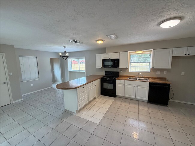 Building Photo - 615 Texas St