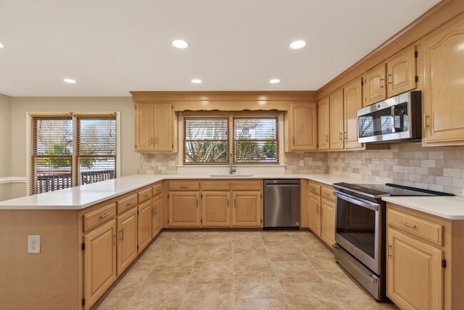 Building Photo - 5 Bed, 2.5 Bath Home in the Heart of Red Mill Farms