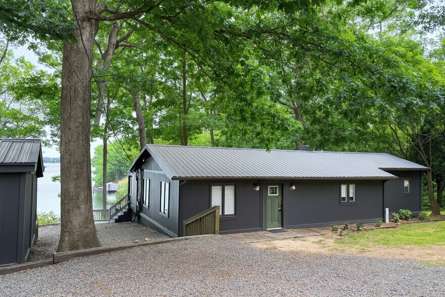 Building Photo - 152 Barksdale Ln