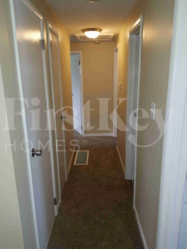 Building Photo - 29 N Walnut Ln
