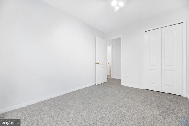 Building Photo - 2406 Lemontree Ln