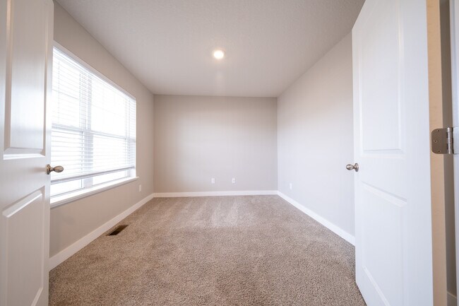 Building Photo - 5109 Mustang Dr