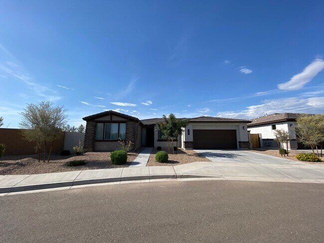 Building Photo - 1560 W Avenida Del Valle