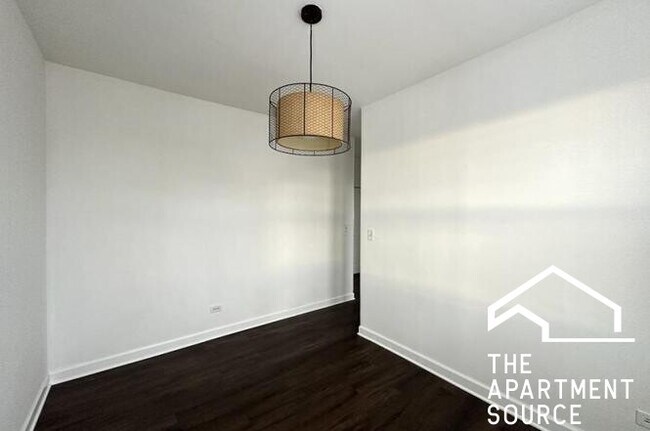 Building Photo - 3627 W Dickens Ave