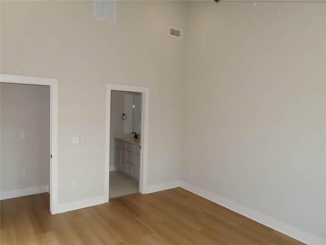 Building Photo - 1891 Lapis Ave