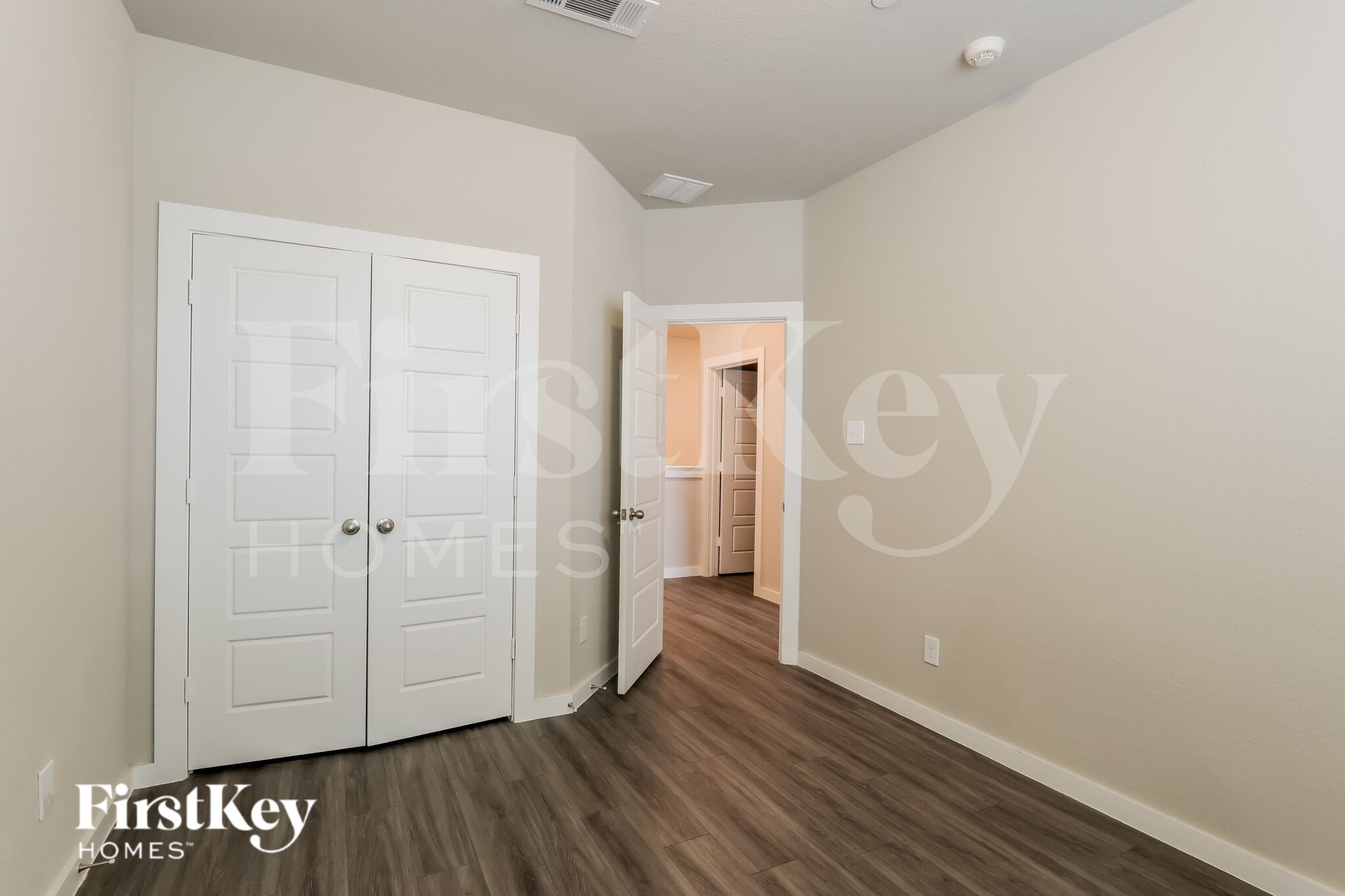 Building Photo - 446 S Centro Cir