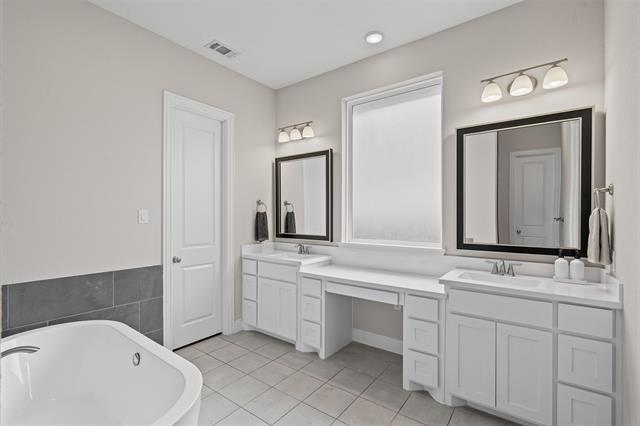 Building Photo - 1720 Rolling Heights Ln