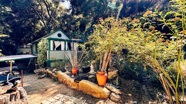 Primary Photo - 971 Old Topanga Canyon Rd