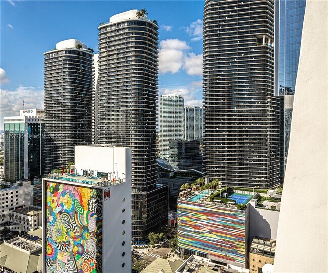 Building Photo - 1010 Brickell Ave