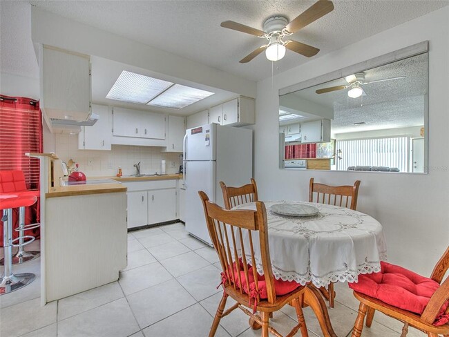 Building Photo - 4313 Tahitian Gardens Cir