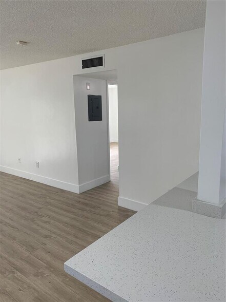 Building Photo - 4121 Stirling Rd